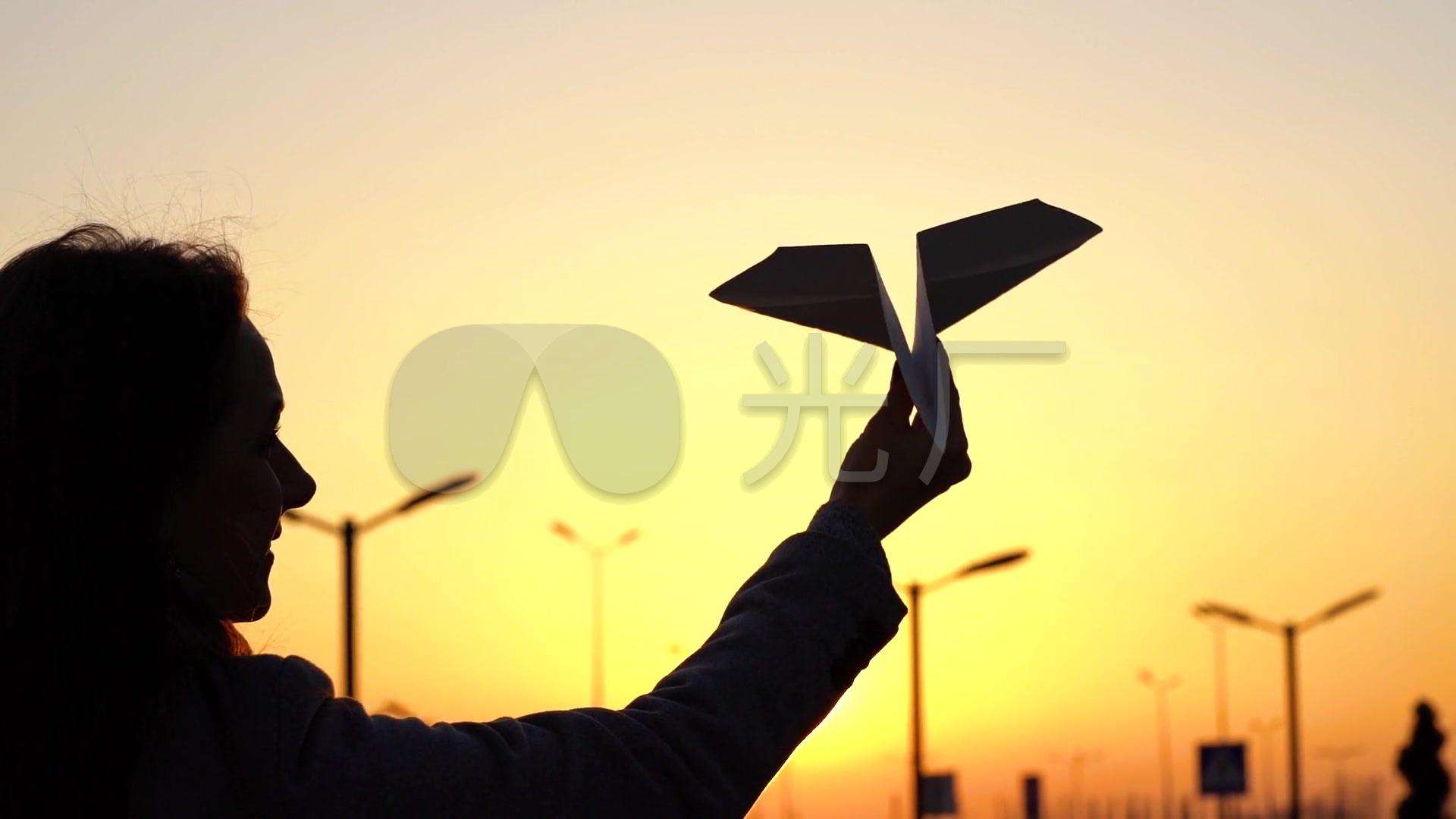 [是纸飞机吗]纸飞机是什么样子的