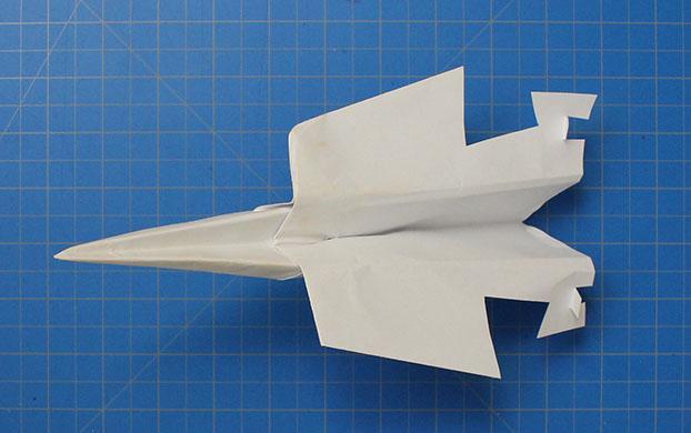 [纸飞机的折法步骤图]纸飞机简单的折法图解