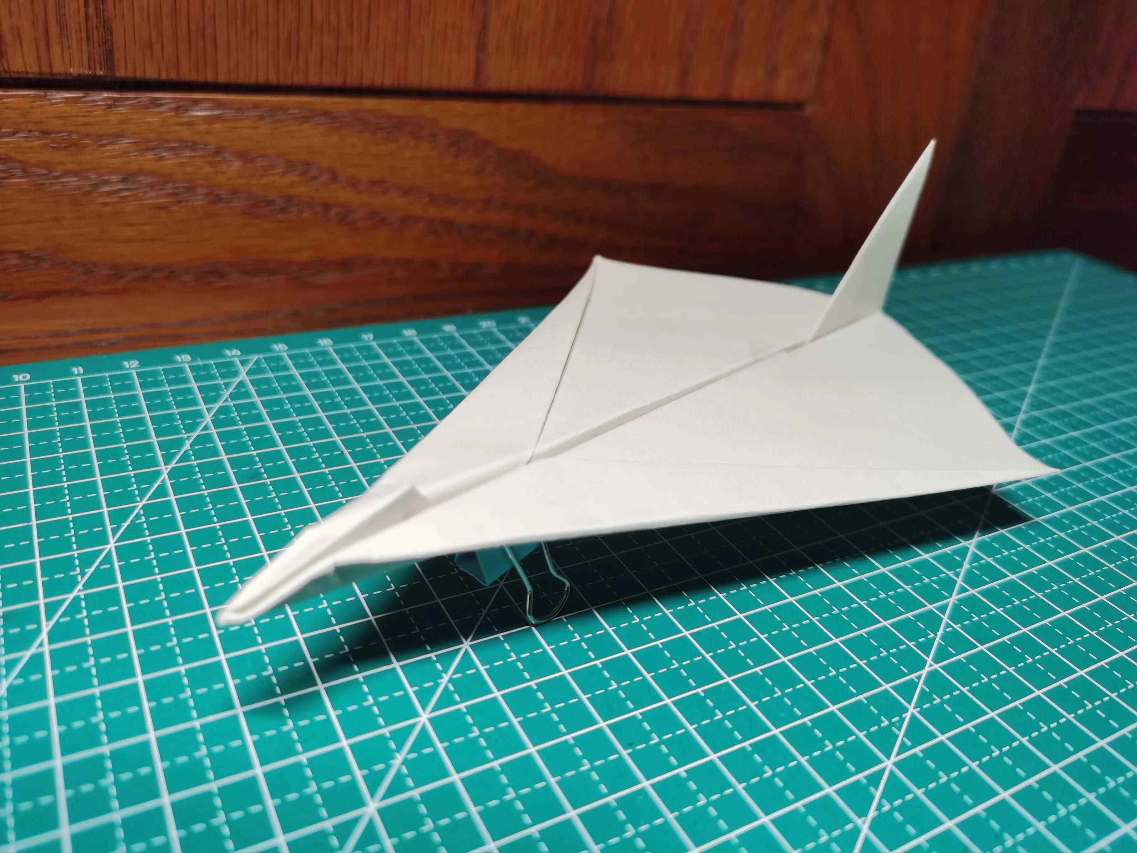 [纸飞机怎么折飞得远飞得久]蝴蝶纸飞机怎么折飞得远飞得久