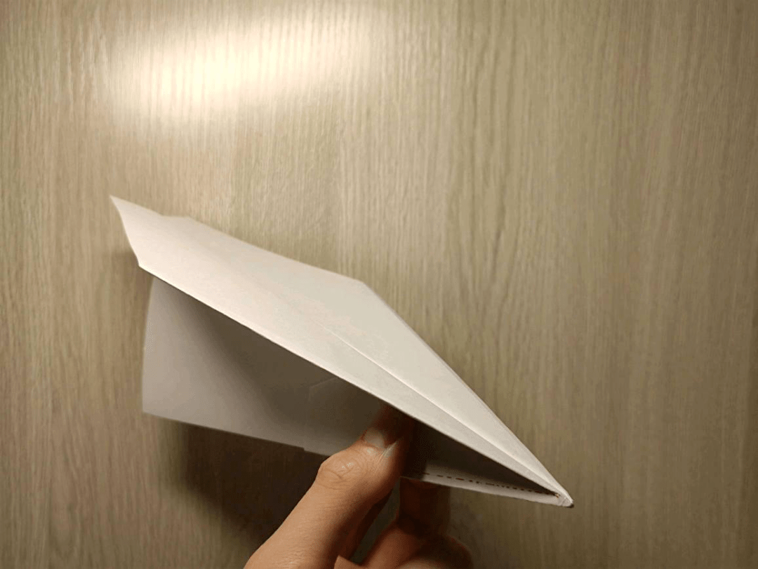 转一圈飞回来的纸飞机[转一圈飞回来的纸飞机怎么折,简单]