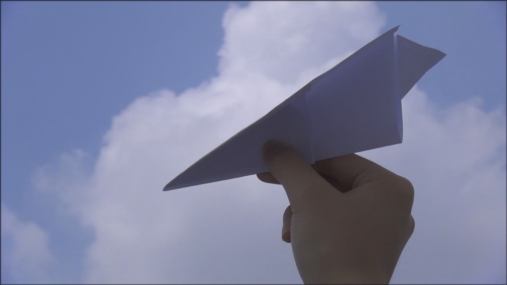播放纸飞机的过程[纸飞机文件视频下载后怎么观看]