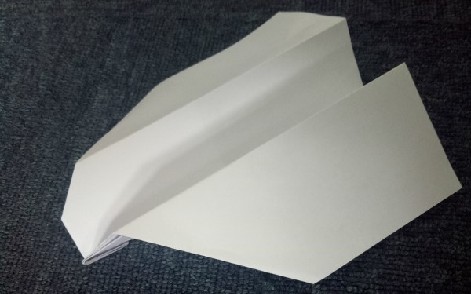 转两圈飞回来的纸飞机[转一圈飞回来的飞机怎么折]