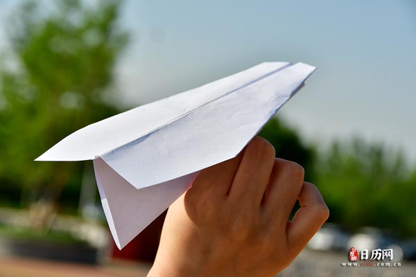 纸飞机的英文[纸飞机的英文诗]