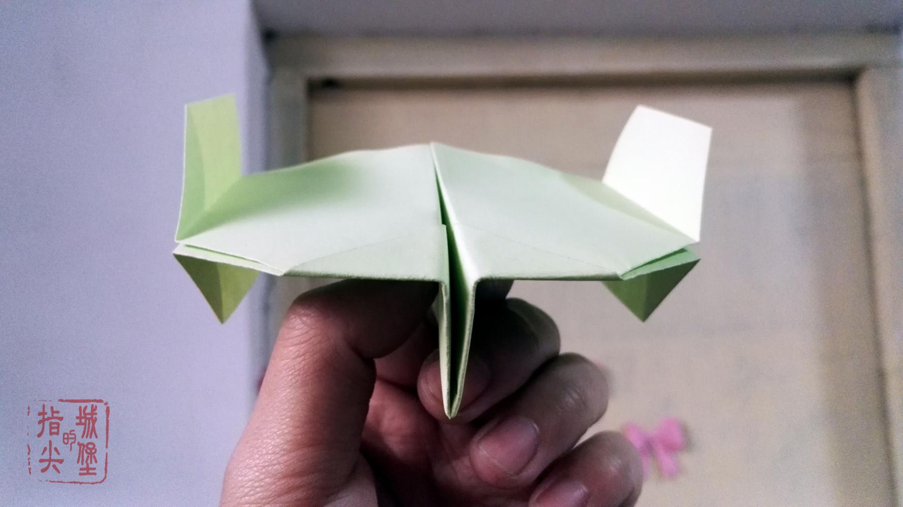 [纸飞机怎么折最远最久]纸飞机纸飞机怎么折怎么折飞得最远
