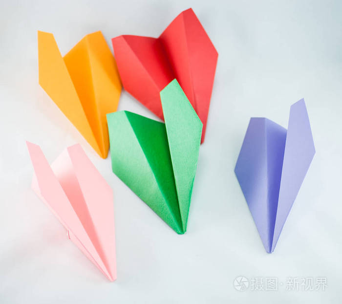 蓝绿底白色纸飞机是什么APP-一个蓝色纸飞机的app是干什么的