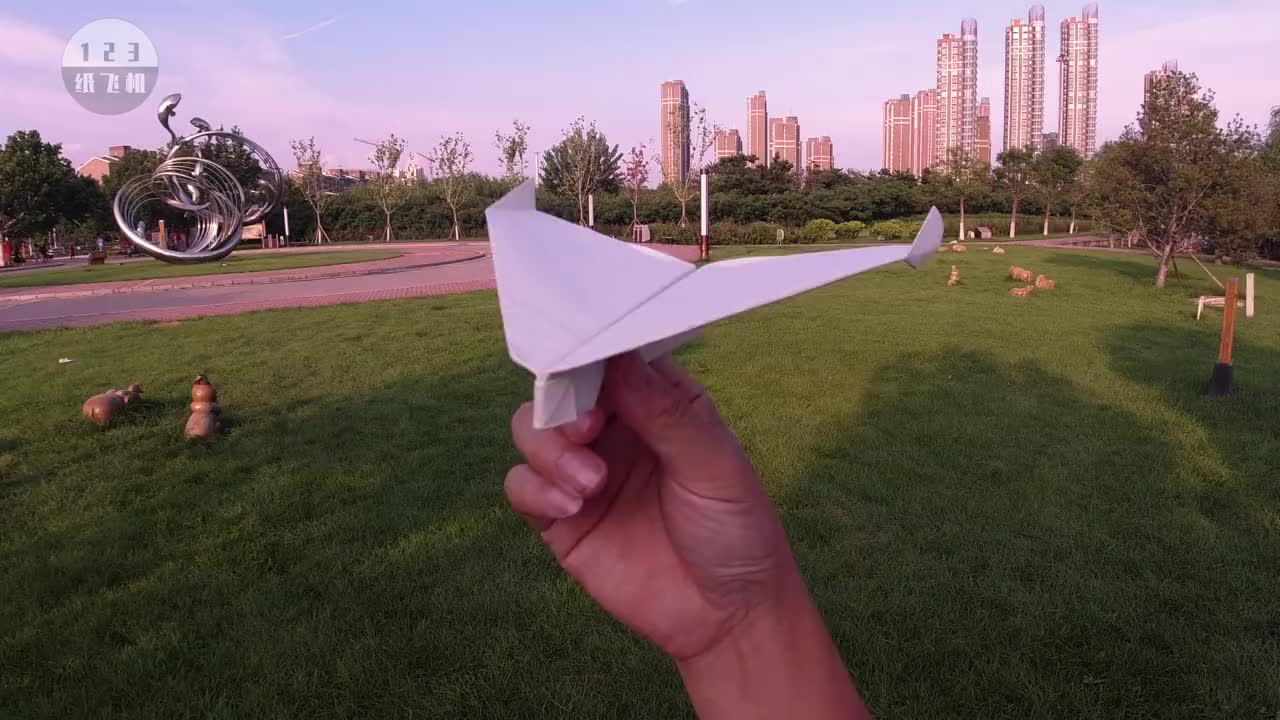 纸飞机飞的视频-纸飞机的教程飞得最远的