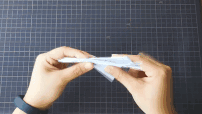 可以转圈的纸飞机-转圈的纸飞机怎么折可以把视频放好慢一点吗