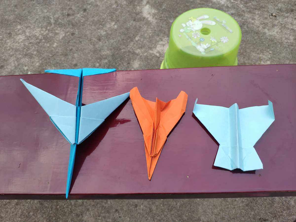转一圈飞回来的纸飞机、转一圈飞回来的纸飞机怎么折