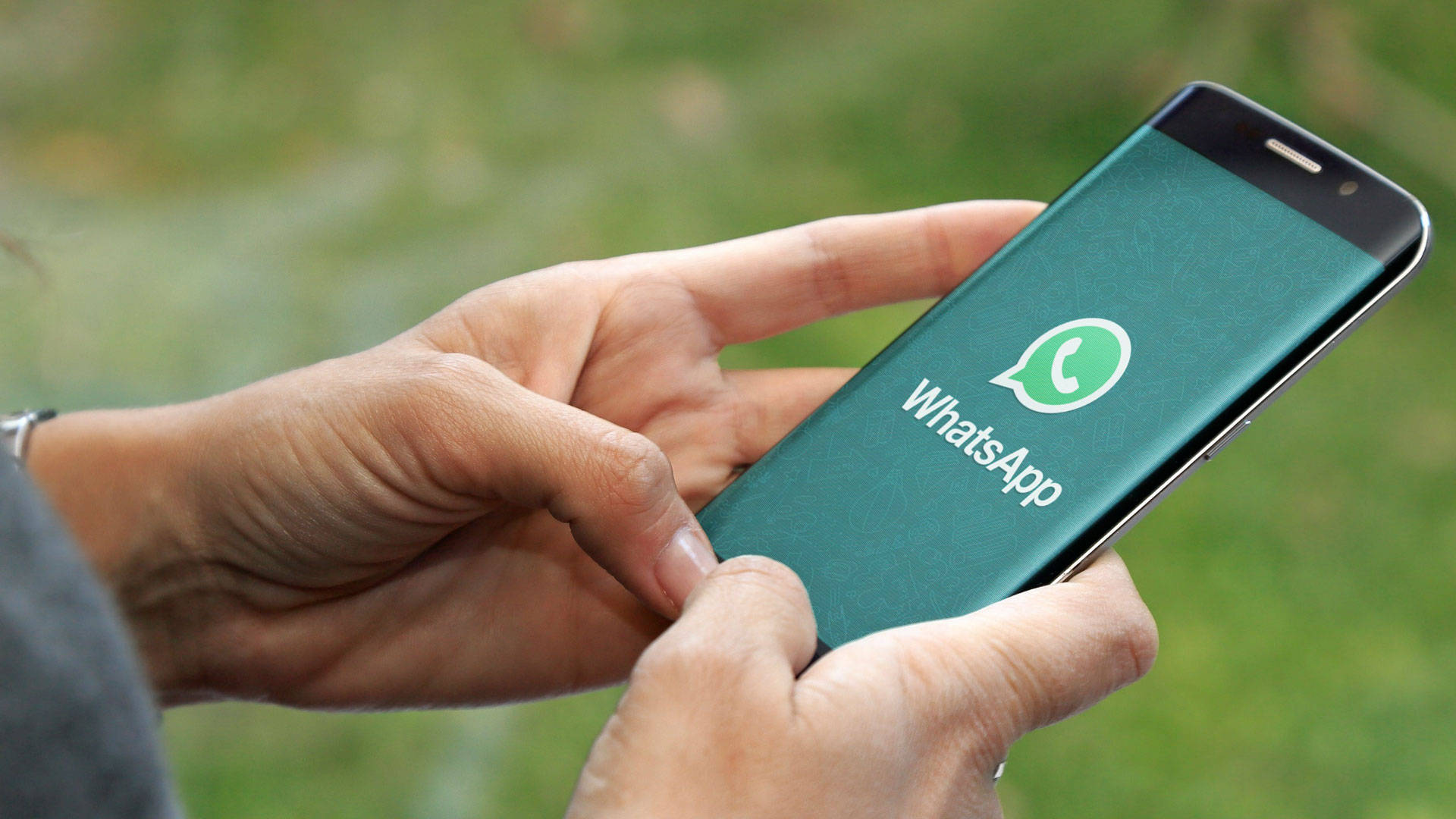 whatsapp怎么多选照片发朋友圈的简单介绍