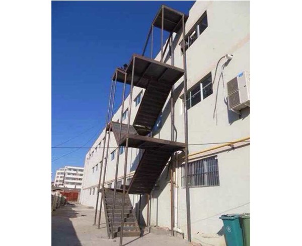 室外逃生梯子图片,室外逃生楼梯属于违建吗