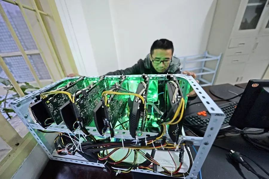 一台电脑多久挖一个比特币,普通电脑多久能挖到一个比特币